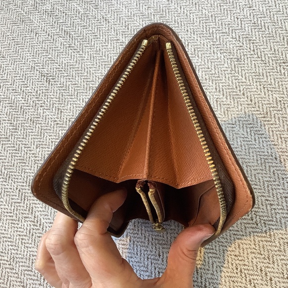 LOUIS VUITTON ZIPPY WALLET MONOGRAM CANVAS ZIPPER WALLET - Picture 4 of 17